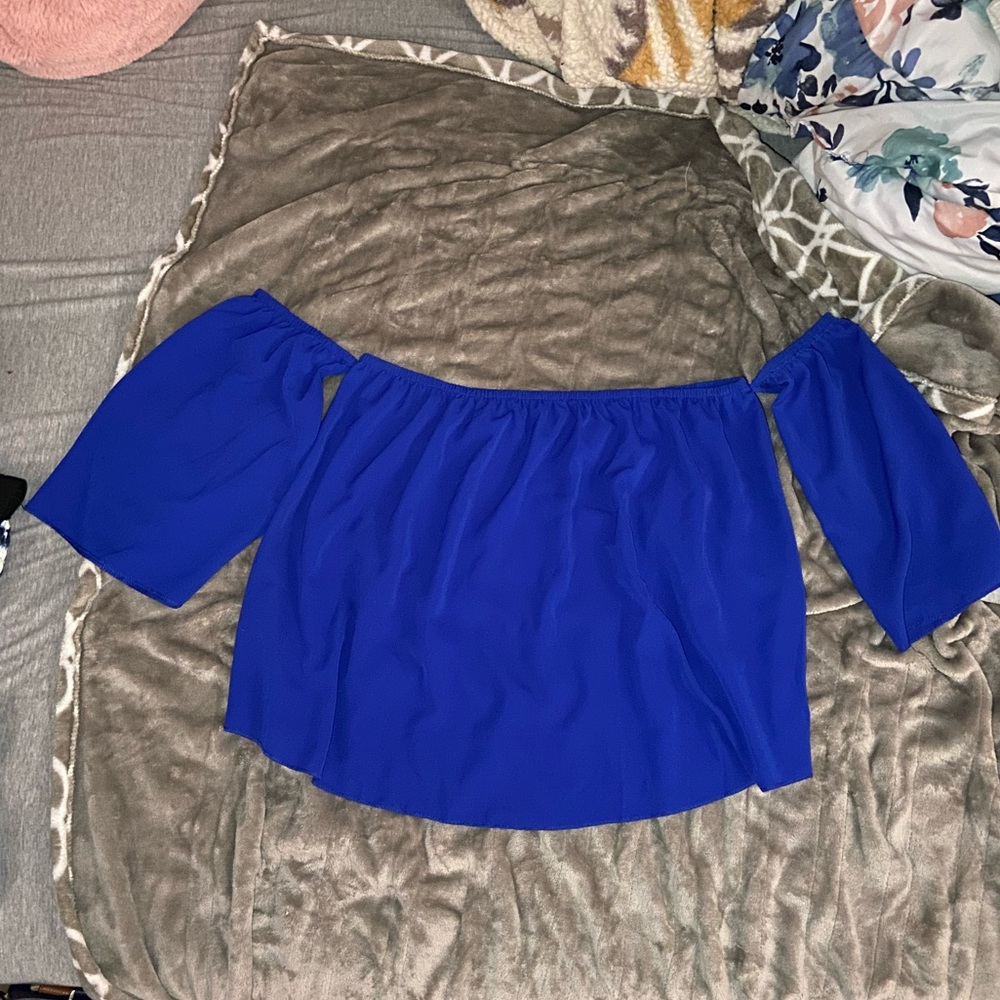 2X blue crop top off the shoulder
